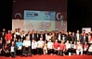 MUAY THAİ, KARATE VE GÜREŞÇİLER ÖDÜLLERİNİ...