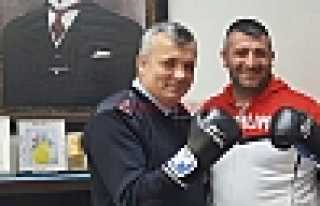 MUAY THAİ KULÜBÜNDEN EMNİYET MÜDÜRÜ BAŞ’A...