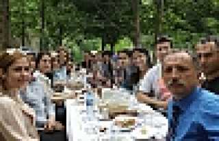 MURAT NİŞANCI OKULU ANNELER GÜNÜ YEMEĞİNDE