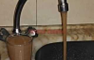 MUSLUKLARDAN ÇAMUR AKIYOR