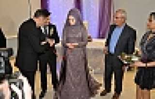 Nişan Yüzüklerini Ahmet Mercan Taktı