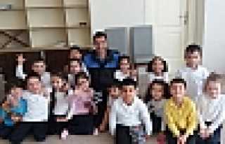 ÖĞRENCİLER POLİS ABİLERİNİ ÇOK SEVDİ