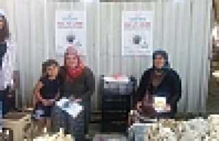 ÖĞRENCİLER’DEN ESNAFA BAYRAM ZİYARETİ