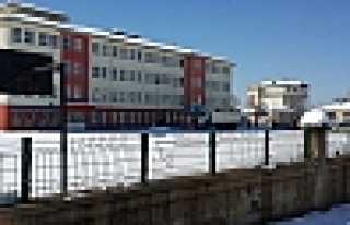 OKUL BAHÇELERİN’DE KAR TEMİZLİĞİ