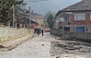 OKUL YOLUNA KİLİTLİ PARKE YAPILDI