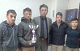 OSMANGAZİ TEKNİK LİSESİNDEN 3 ALTIN 1 GÜMÜŞ...