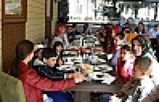 OTİZM FARKINDALIK GÜNÜNDE BULUŞTULAR