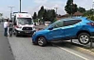 Otomobil Bariyerlere Tırmandı