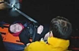 OTOMOBİL KANALA DÜŞTÜ: 1 ÖLÜ, 4 YARALI