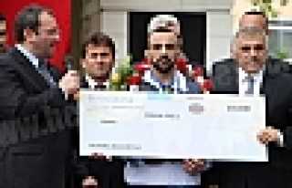 ÖZEL'E ÖZEL KARŞILAMA