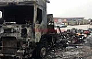 PARK HALİNDEKİ TIR TAMAMEN YANDI