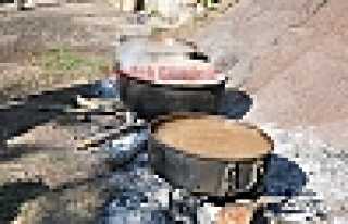 PEKMEZ KAZANLARI KAYNIYOR