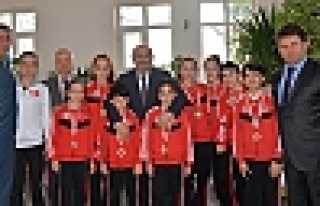 PÜSKÜLLÜ, KARATECİLERİ ÖDÜLLENDİRDİ