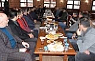 PÜSKÜLLÜ, MÜTAHİTLERLERLE BİRARAYA GELDİ