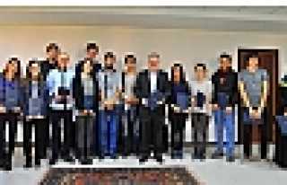 REKTÖR ELMAS ADAYLIĞINI AÇIKLADI