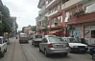 REMZİ EFENDİ CADDESİNDEKİ TRAFİK SORUNU HALA...