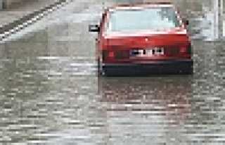 SAĞANAK YAĞIŞ ETKİSİNİ GÖSTERDİ