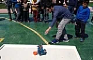 SAKARYA ÜNİVERSİTESİ ÖĞRENCİLERİNDEN ROBOT...