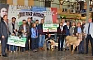 Fuar’ın Güzelleri Podyuma Çıktı