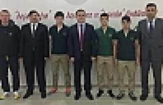 ŞAMPİYON GÜREŞÇİLER KAYMAKAMLIKTA