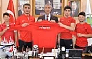 Şampiyon Güreşçilerden Babaoğlu’na Ziyaret