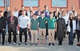 ŞAMPİYON GÜREŞÇİLERE ALTIN