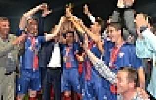 ŞAMPİYON KAZIMİYESPOR KUPASINI ALDI