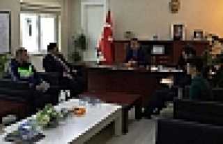 ŞAMPİYON SPORCULAR KAYMAKAM AKBIYIK’I ZİYARET...