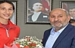 ŞAMPİYON VOLEYBOL TAKIMINDAN ZİYARET