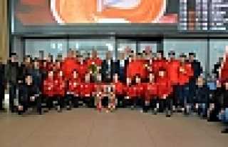 Şampiyona Coşkulu Karşılama 