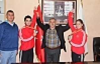 ŞAMPİYONLAR BAŞKAN İNCİ'Yİ ZİYARET ETTİ