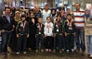 ŞAMPİYONLAR  DÖNDÜ