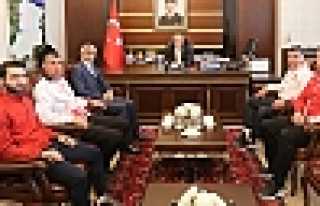 Şampiyonlar Vali Nayir’i Ziyaret Etti