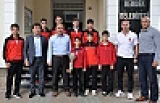 ŞAMPİYONLARDAN PÜSKÜLLÜ’YE ZİYARET