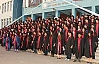 ŞEHİT MAHMUTBEY'DE MEZUNİYET COŞKUSU