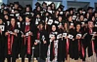 ŞEHİT MAHMUTBEYDE MUHTEŞEM MEZUNİYET TÖRENİ