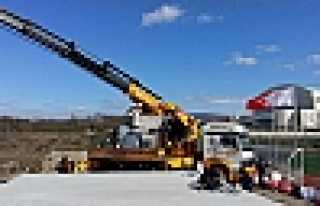 Sentetik Sahanın Tribünü Yapılıyor