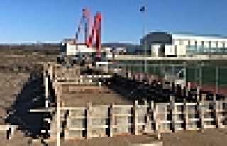 Sentetik Sahaya 400 Kişilik Tribün