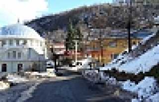 ŞİDDETLİ LODOS ZİRVEDE KAR’I ERİTTİ