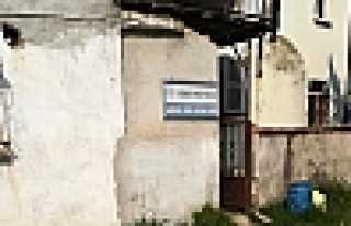 Tarihi Bina Dökülüyor