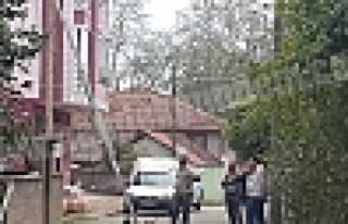 TEHLİKE SAÇAN TELEFON DİREĞİ DEĞİŞTİRİLDİ