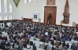 Tepki Gösteren Cemaat Camiden Çıkartıldı