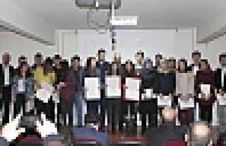 TÖRENLE BELGELERİNİ ALDILAR