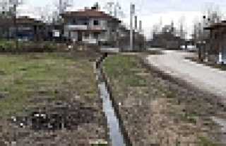 Türbe Mahallesi Su Kanalından Rahatsız