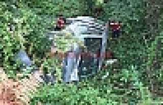 UÇURUMDAN UÇTU 2 KİŞİ YARALANDI