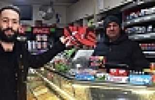 ÜLKÜ OCAKLARI TÜRK BAYRAĞI DAĞITTI