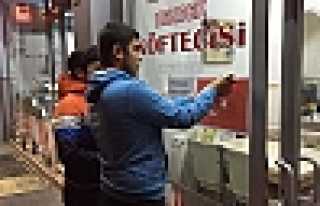 ÜLKÜCÜLER İŞYERLERİNİ BAYRAKLA SÜSLEDİLER