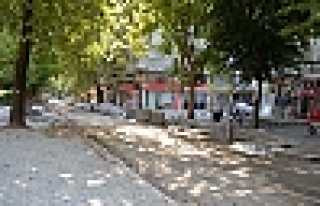 ÜNİVERSİTE CADDESİNDE HUMMALI ÇALIŞMA