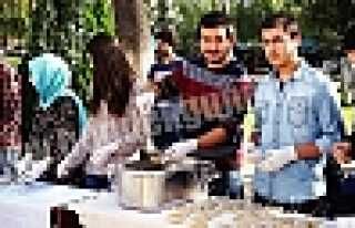 ÜNİVERSİTE ÖĞRENCİLERİNDEN AŞURE ETKİNLİĞİ...