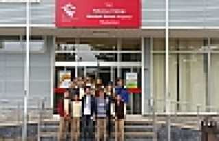 ÜNİVERSİTELİ ÖĞRENCİLER YAŞLILAR İLE ÇOCUKLARI...